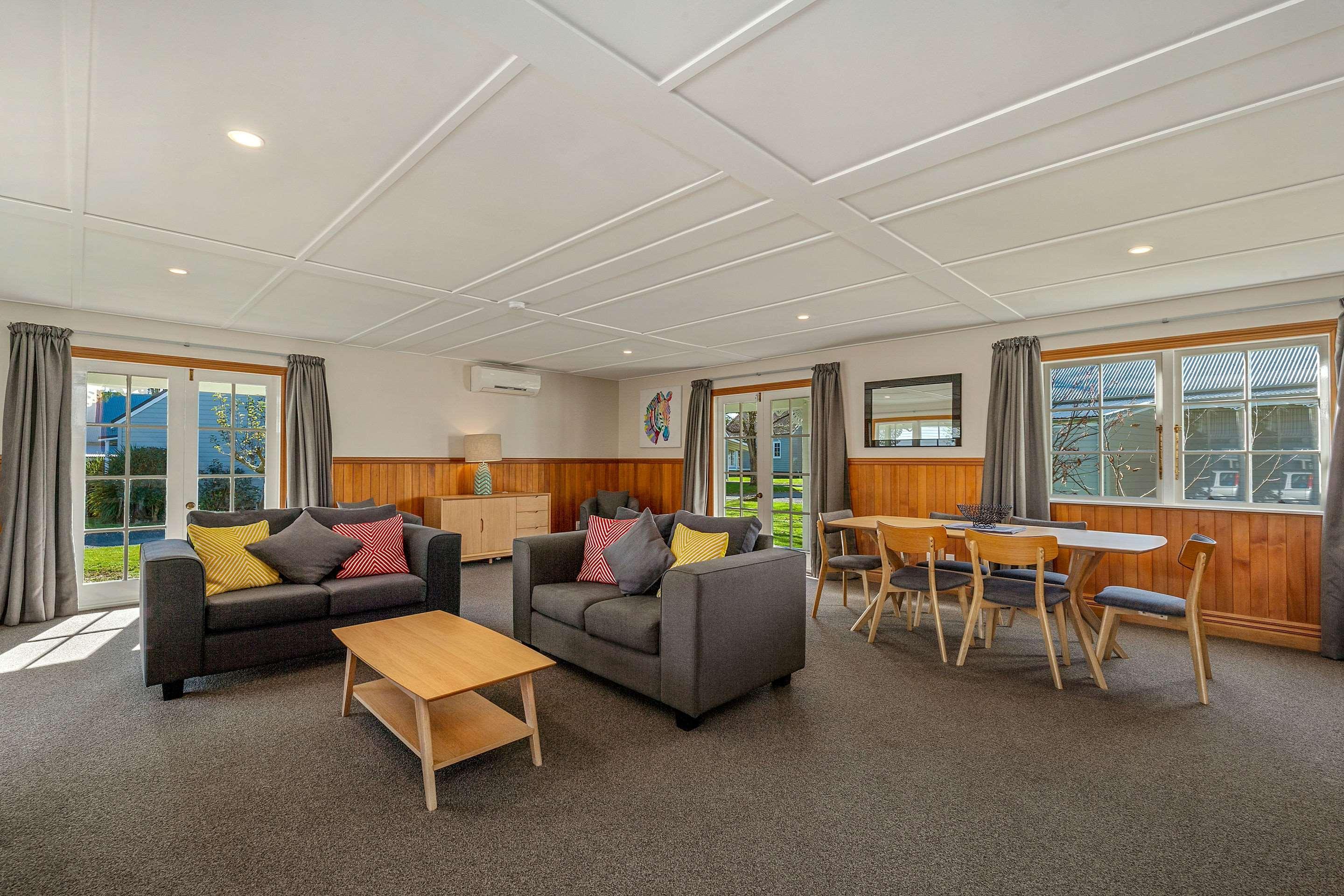 Huka Falls Resort Lago Lago Taupo Exterior foto The common room at the University of Waikato's Melville Hall