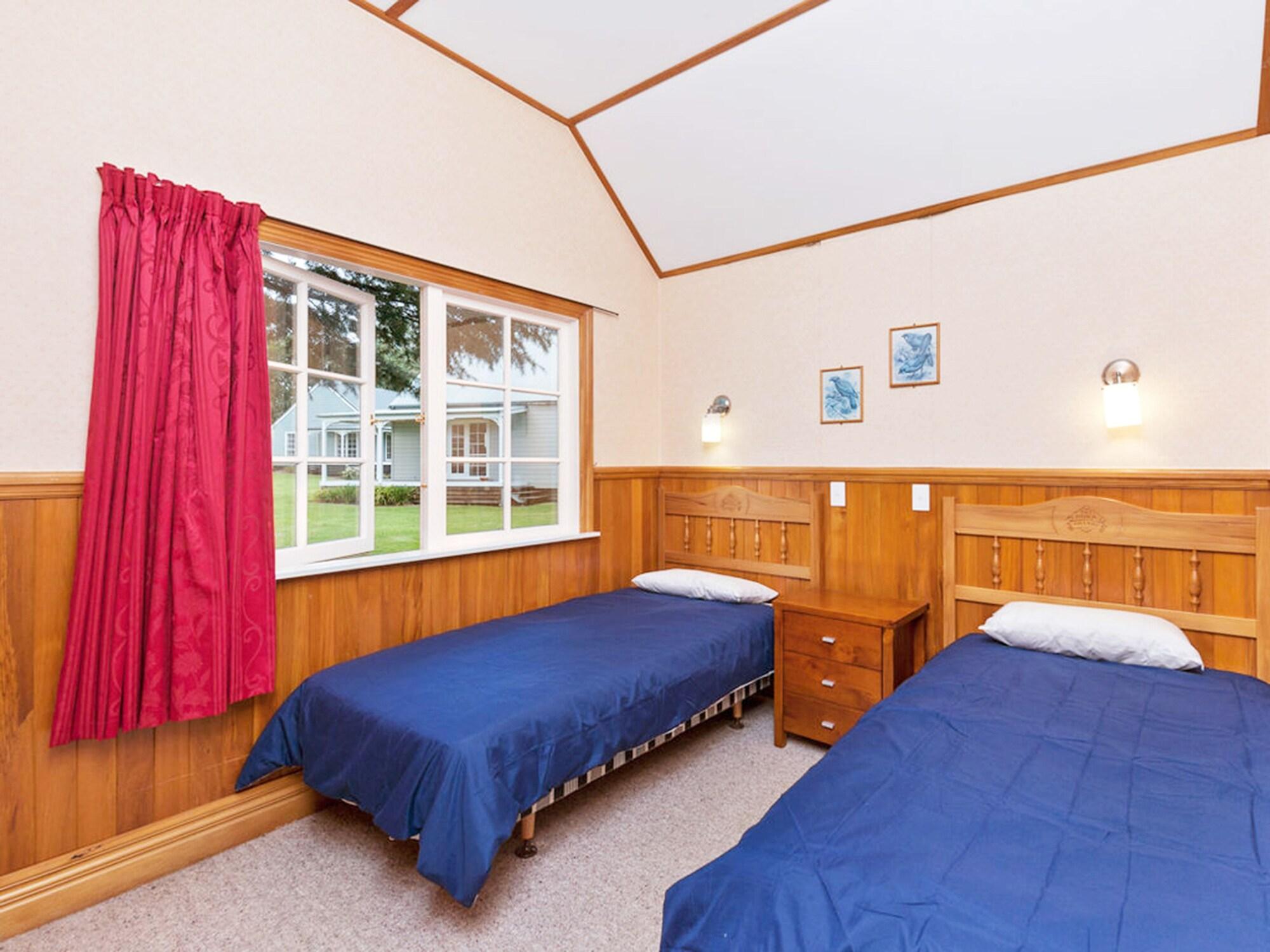 Huka Falls Resort Lago Lago Taupo Exterior foto A typical bedroom at the lodge