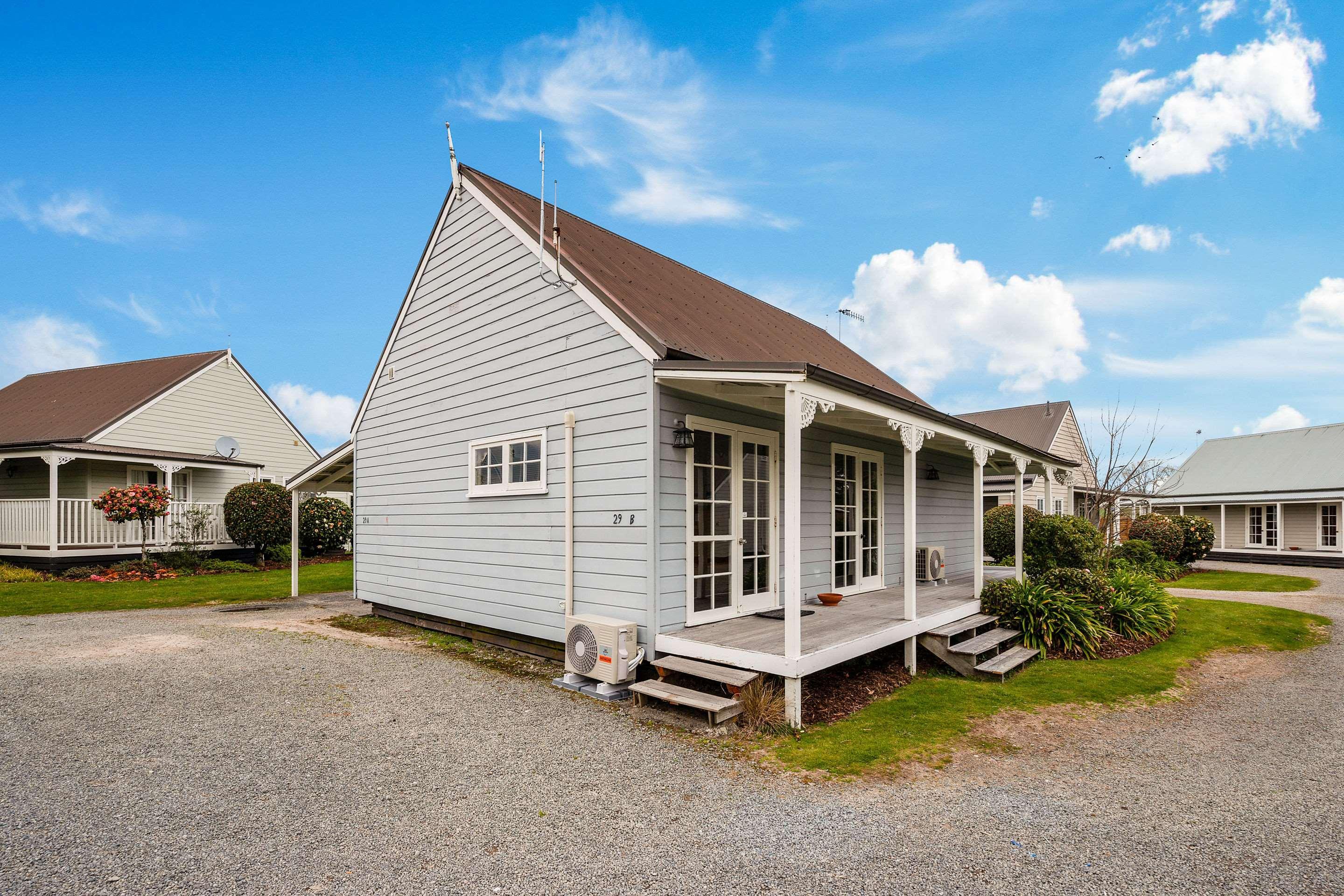 Huka Falls Resort Lago Lago Taupo Exterior foto A typical villa in the village