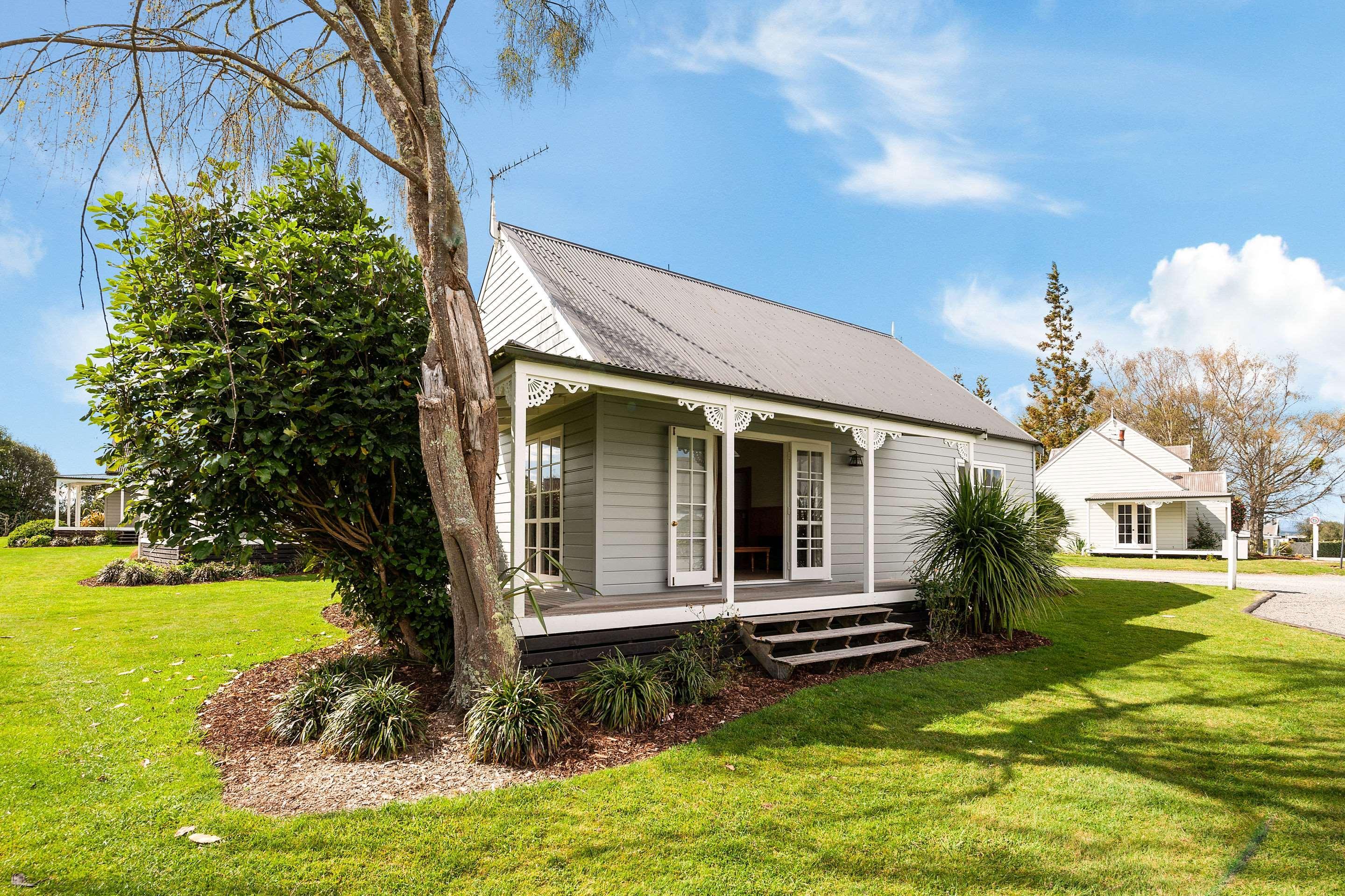 Huka Falls Resort Lago Lago Taupo Exterior foto The first house in Ashburton, built in 1858