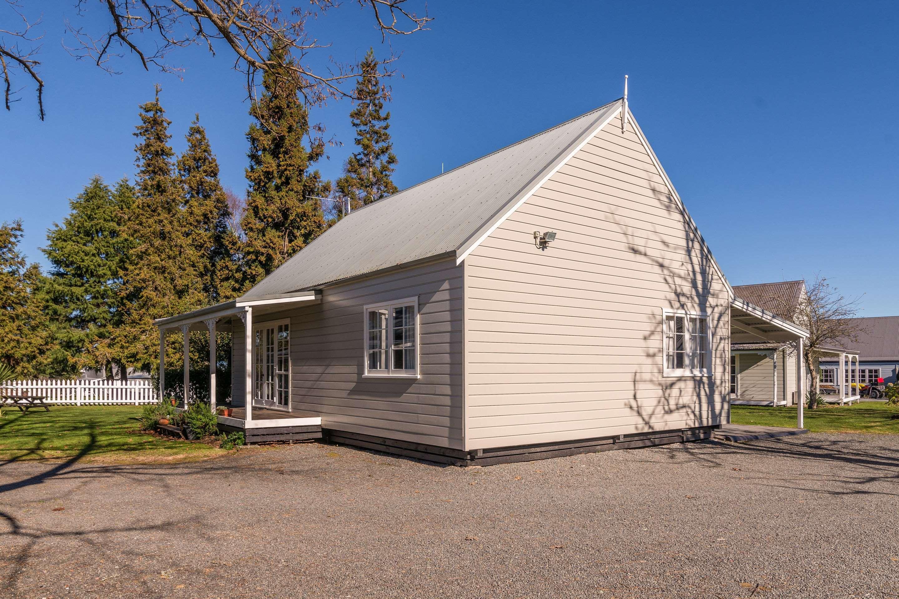 Huka Falls Resort Lago Lago Taupo Exterior foto The school's 1875 classroom