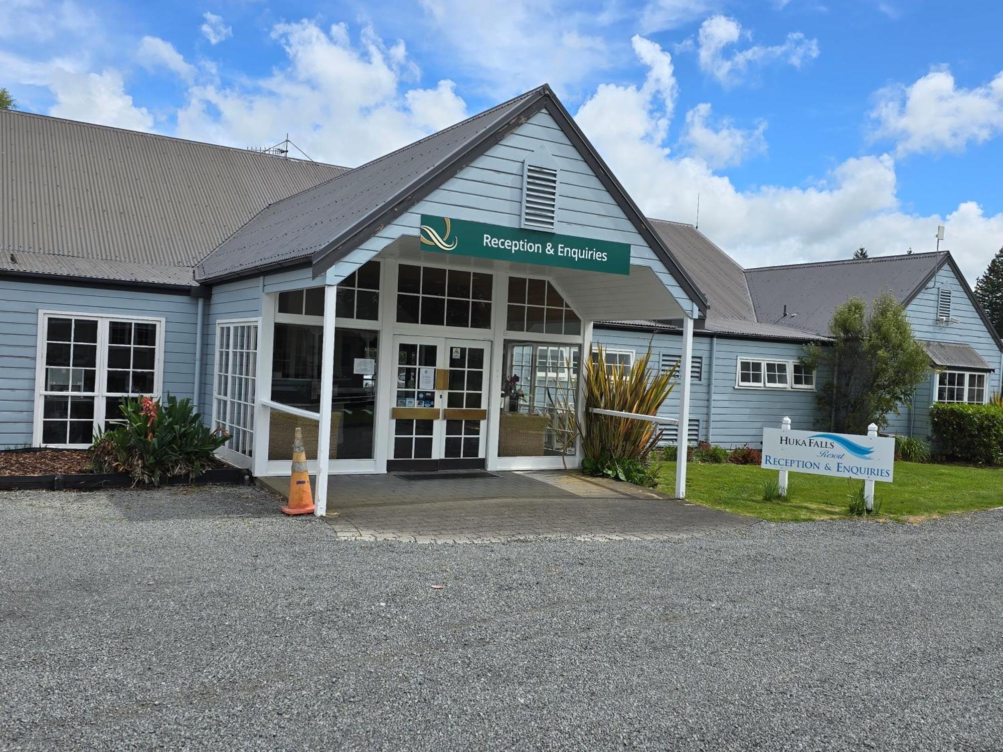 Huka Falls Resort Lago Lago Taupo Exterior foto Reception and Enquiries
